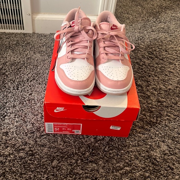 NIKE DUNKS GS “ PINK VELVET “ 💕